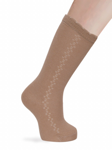 Calcetines altos calados lateral Camel