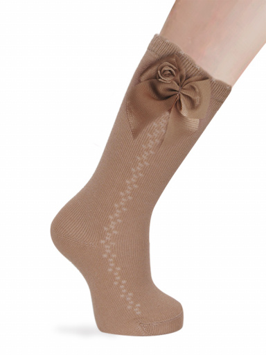 Calcetines altos calados lateral con lazo con rosa Camel