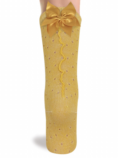 Calcetines altos plumeti con costura trasera y lazo triple Mostaza Mustard