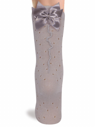 Calcetines altos plumeti con costura trasera y lazo triple Perla Pearl