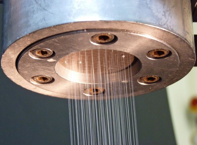 La hilatura para fabricar los hilos Los filamentos que se obtienen a través de la hilera